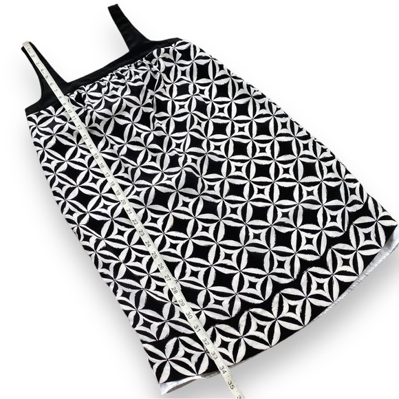 WHBM Black and White Silk Mod Geometric Print Mini Shift Dress Size 2 - Picture 9 of 11